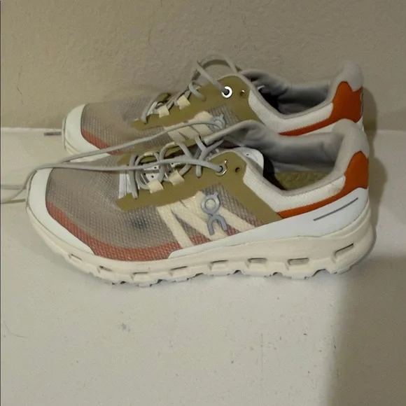 On Running Beige White Pink Accent Athletic Shoes - Picture 4 of 6